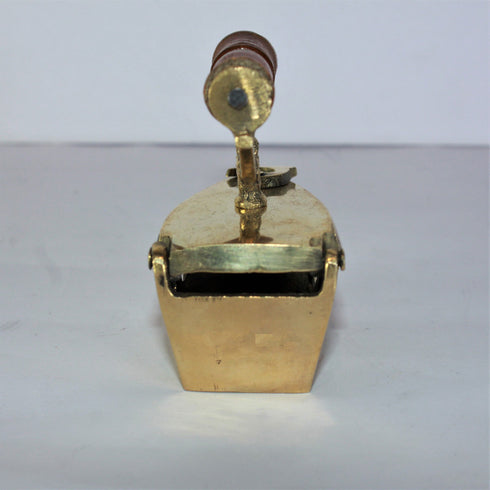 Brass Press Iron Showpiece 99g